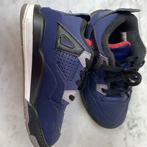 Nike high top lace up kids sneakers. V good condition